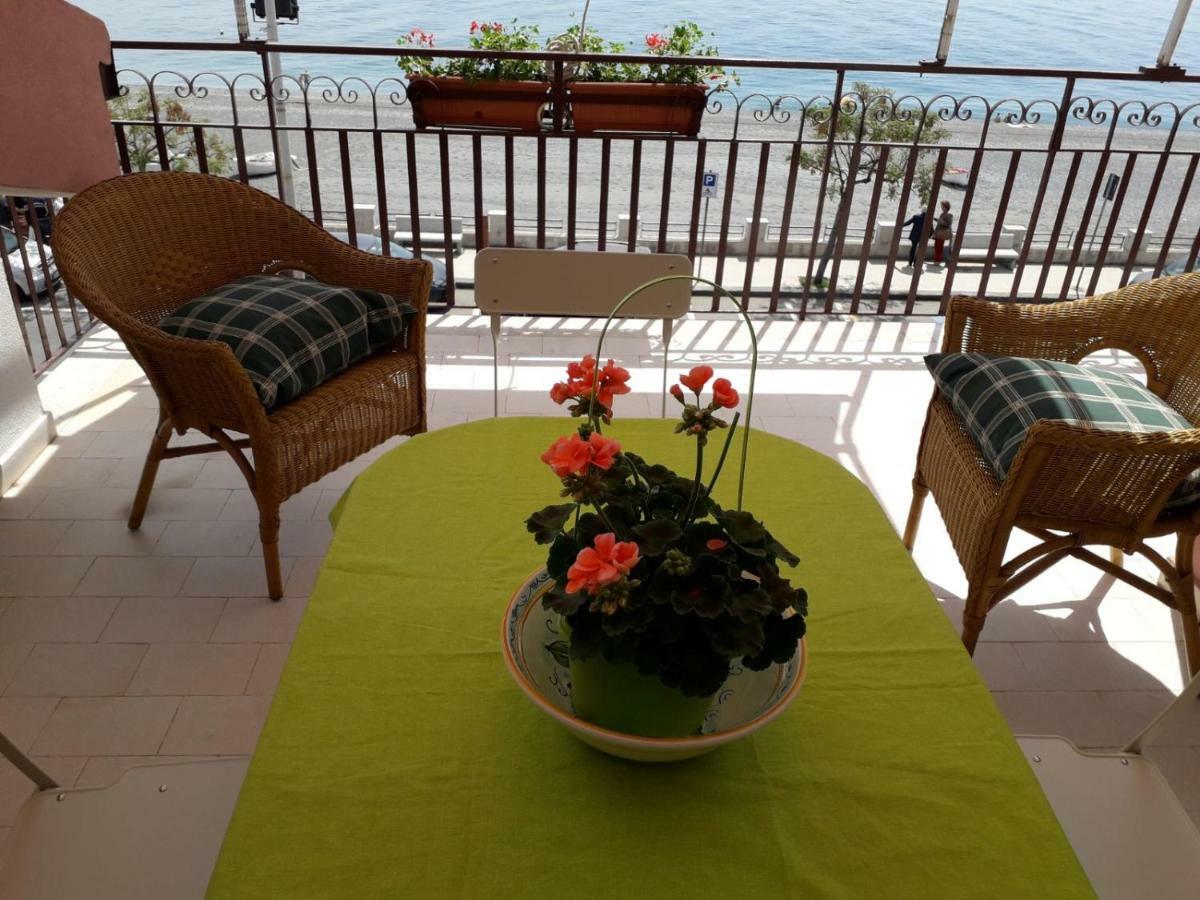 Centrocitta Beach Roccalumera Ngoại thất bức ảnh