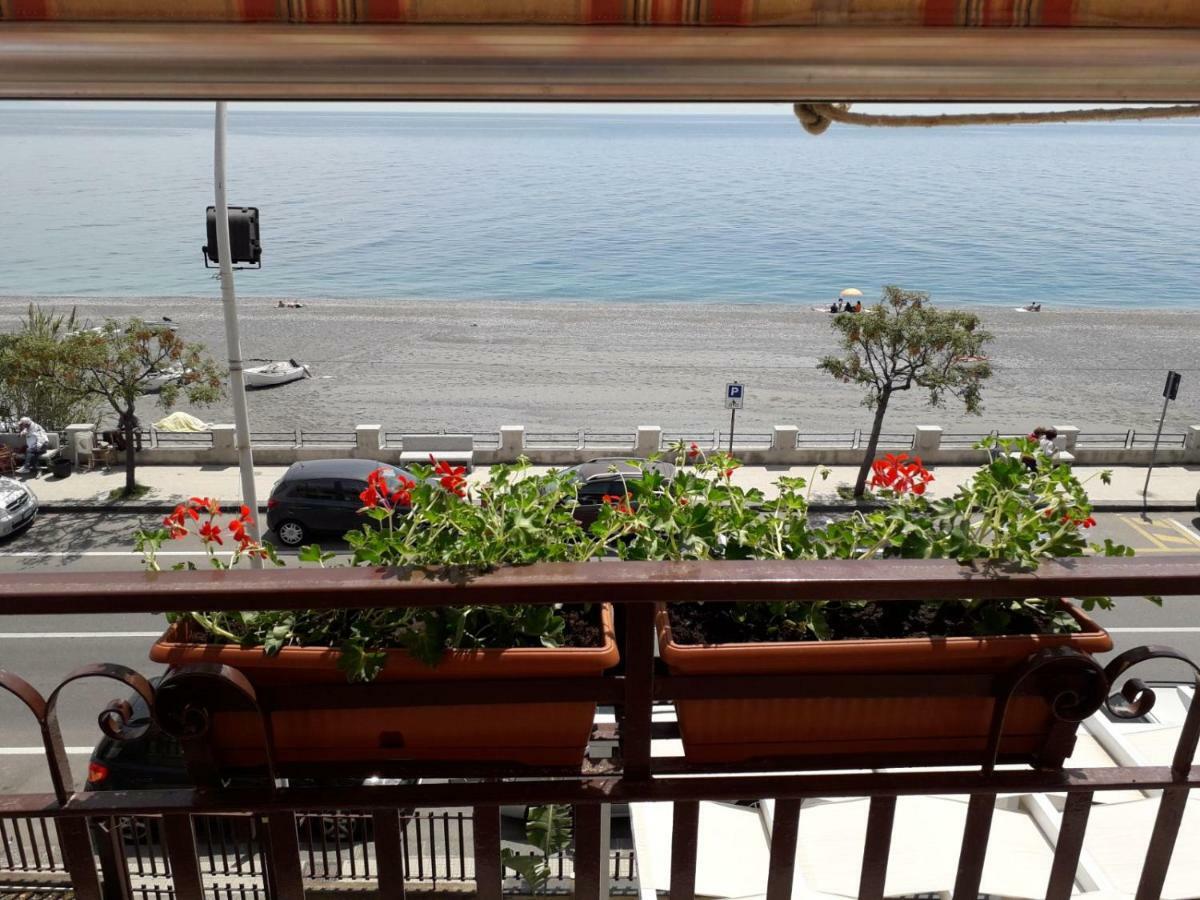 Centrocitta Beach Roccalumera Ngoại thất bức ảnh