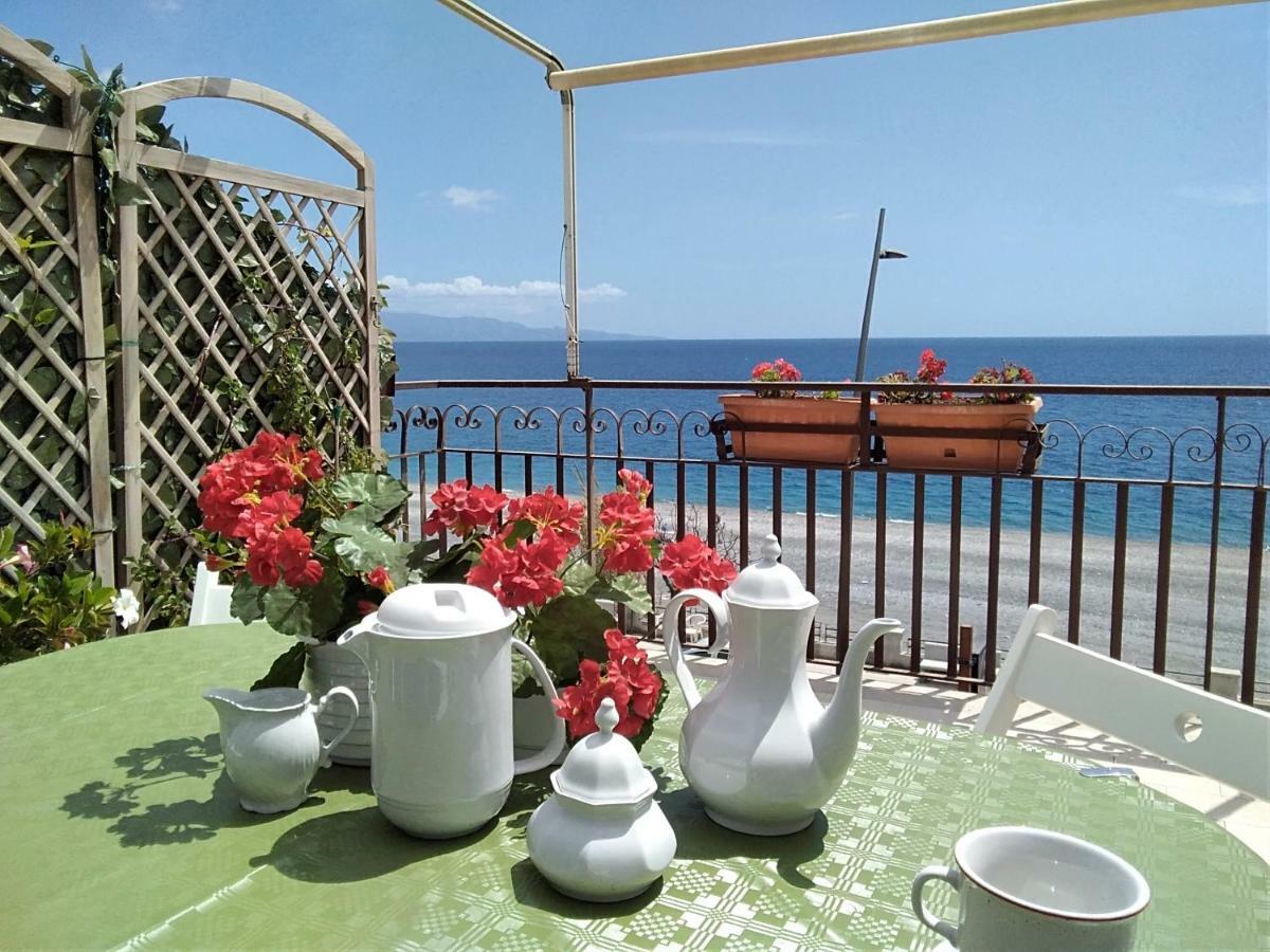 Centrocitta Beach Roccalumera Ngoại thất bức ảnh